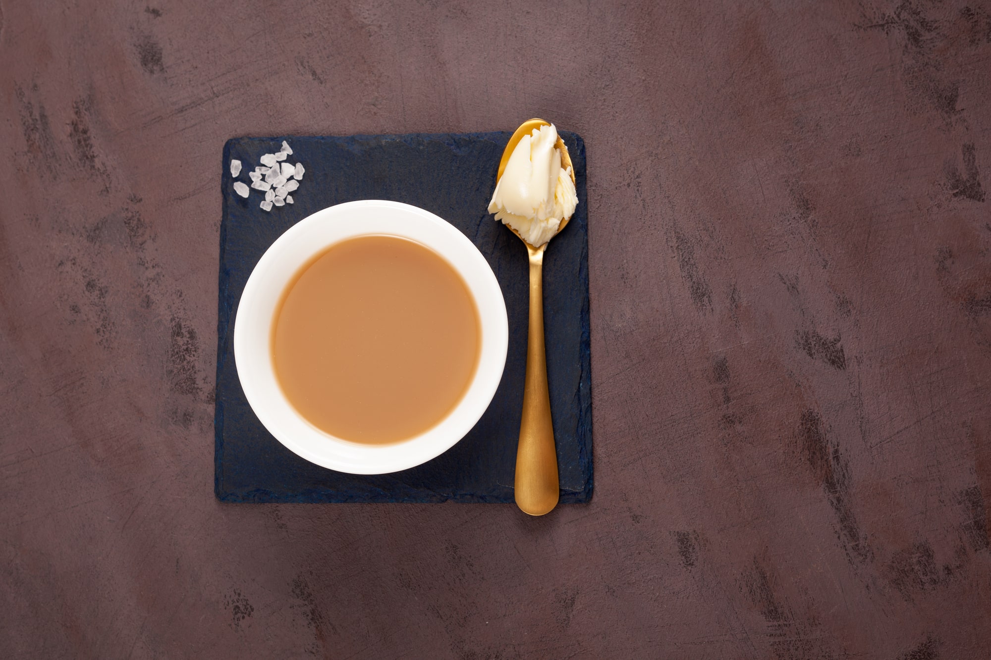 Зимний чай: пуэр с молоком и маслом